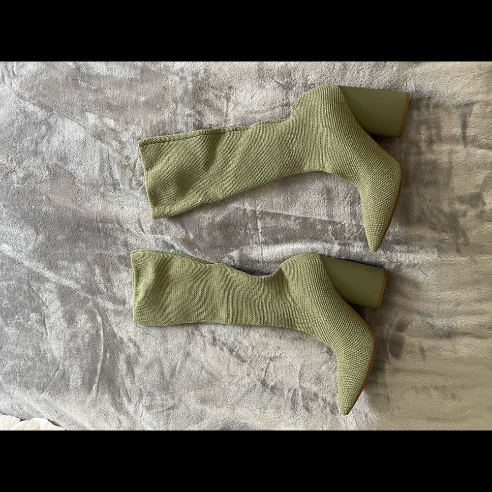 Yeezy Boots (Season 7)
